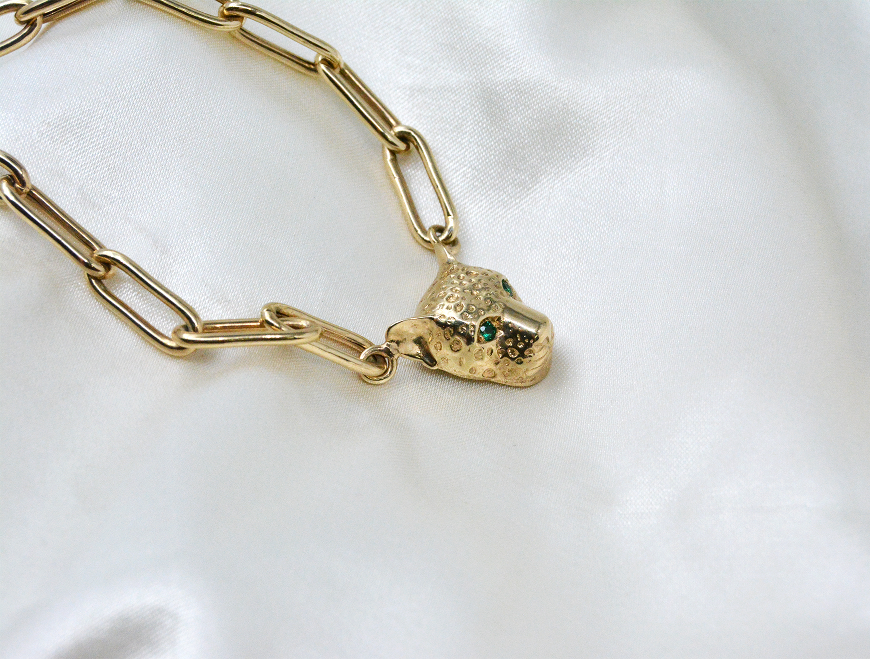NECKLACES & PENDANTS