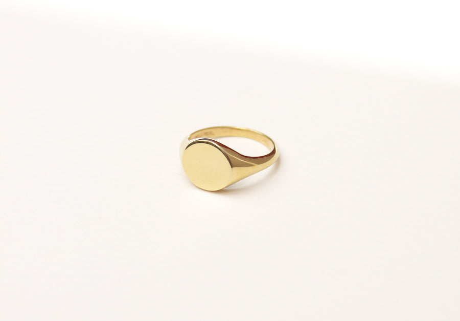 Ladies Round Signet Ring – Anna Rosholt Jewellery