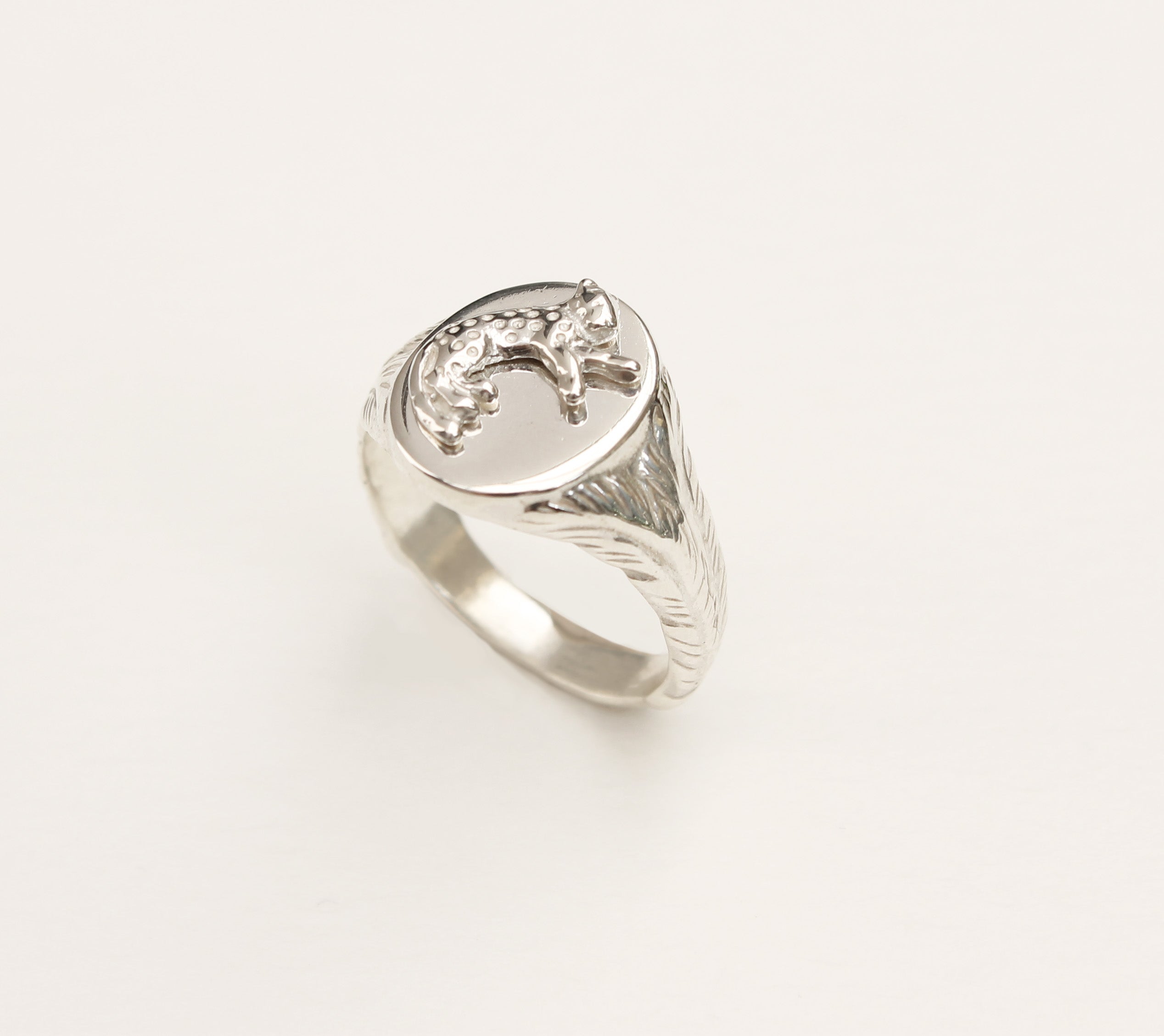 Ingwe Safari Signet Ring